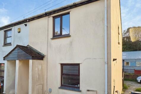 2-bed semi-detached on The Praze, Penryn, £1,150/mo