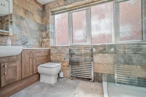 Shower Room / WC: