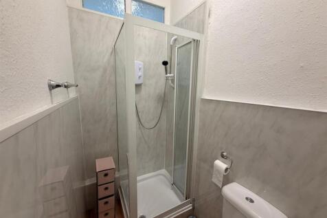 Bathroom 1.jpeg