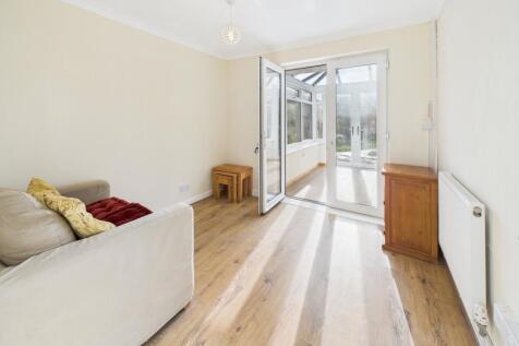 CAM02093G0-PR0061-STILL003