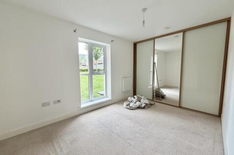Holmbush Mews photo 5