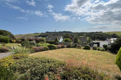 Front Garden and View.jpg