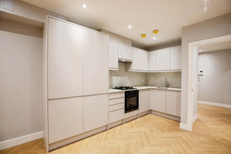 2 bed flat to rent Limes Grove, London SE13