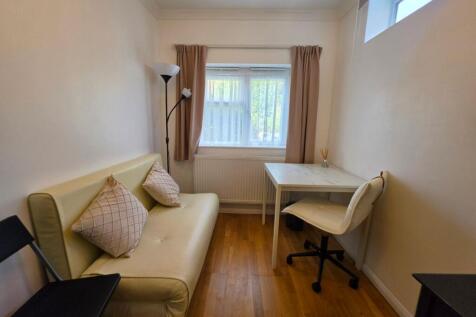 Sunley Gardens, Perivale, Greenford, UB6 photo 4
