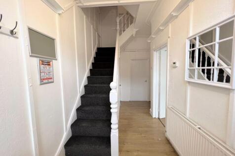 Five bedroom Student House - Blantyre Road, L15.  photo 3