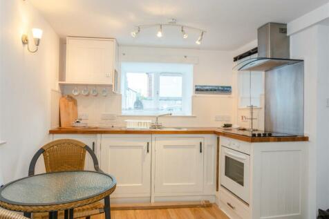 Living Kitchen (2).jpg