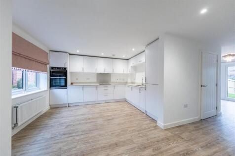 3 Waterfield Road-001.jpg