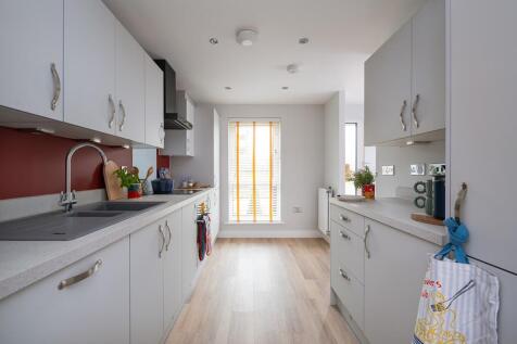 Well-proportioned kitchen with plenty of room for everyday use
