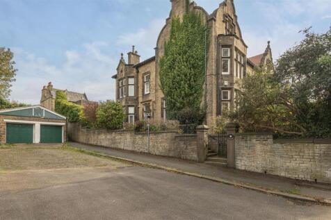 Enormous Kerb Appeal