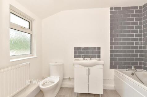 Flat 1 Bathroom