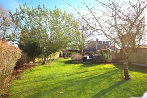 Rear Garden f.JPG