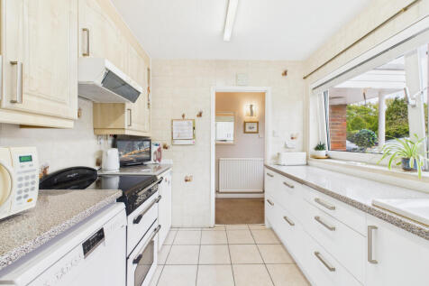 CAM02909G0-PR0484-STILL003