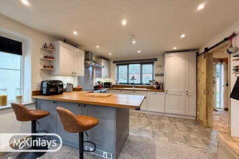 A Stunning Three-Bedroom Detached Home in the Sou