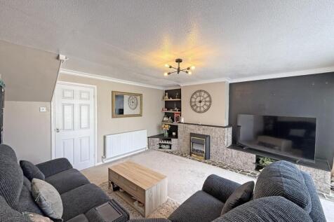 Lundy Close 20 - Living Room .jpg