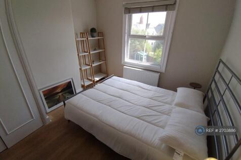 First Floor, Rear Dbl Room £775