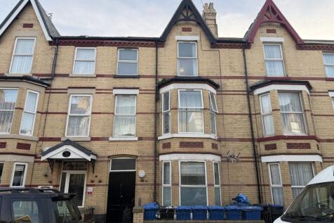 1-bed flat on River Street, Rhyl, LL18 1PT, £400/mo