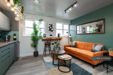 Cozy Living &amp; Dining Space