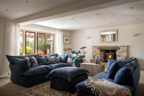 61 - High Barn - GL6 0QA - Web.jpg