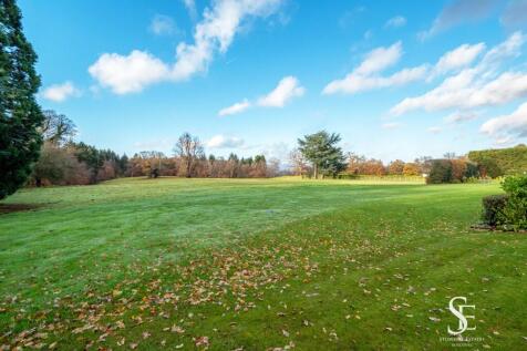 9 Acres of Grounds