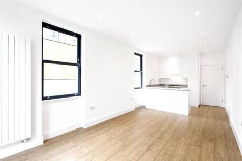 Living/Bed/Kitchen
