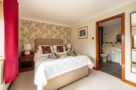 8 bed, 8 bath Detached in Leeds - Photo 9