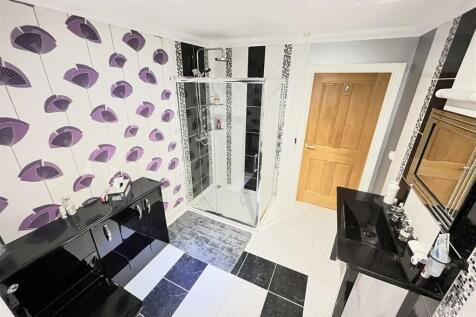 Feature Ground Floor Bathroom