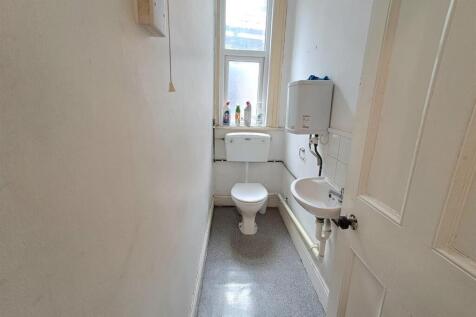 Toilet.jpg