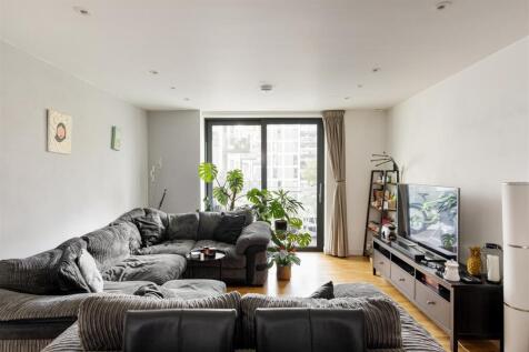 Honour Lea Avenue E20