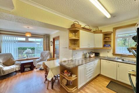 Mair Avenue, Dalry dining kitchen pic
