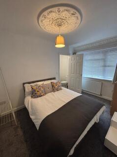 A recently refurbished 5-bedroom shared house in 