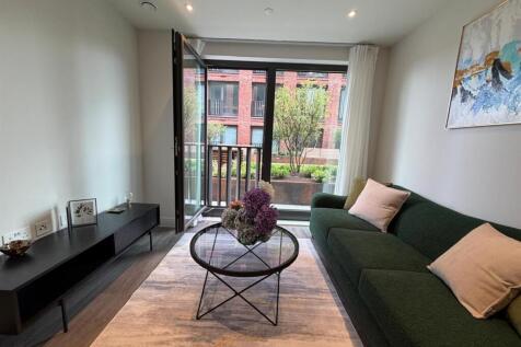 LUXURY APARTMENT- GLASSWATER LOCKS, BIRMINGHAM, B4 photo 2