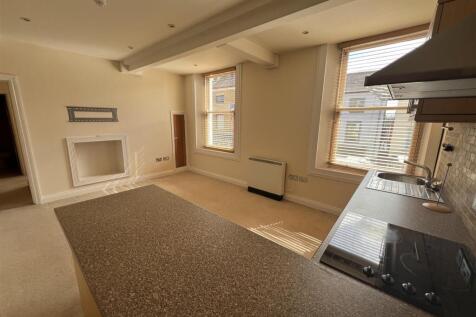 Denbigh Court, High Street, Lutterworth photo 3
