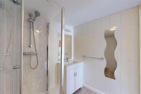 Castle Street, 21 bathroom
