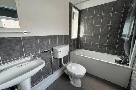 Bathroom 1.jpg