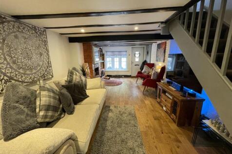 26 Chalk Hill lounge 1.JPG
