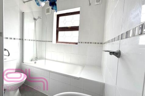 Hanworth Road Bathroom.jpg