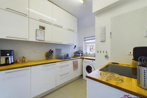 South Cliff Avenue, Lower Meads, Eastbourne, BN20 photo 4