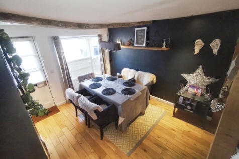 Grade II Listed Character Townhouse