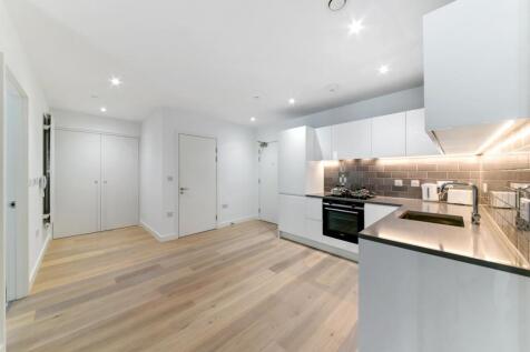Carrick House, Royal Wharf, London, E16 photo 3