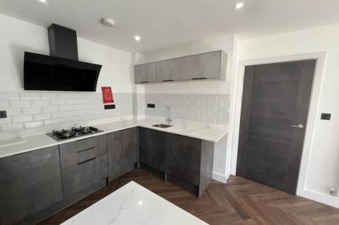 Arbour Edge,  King George V Drive East, Heath photo 3