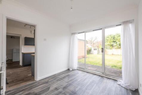 33 York Gardens, Finchfield, Wolverhampton, WV3 9BY photo 3