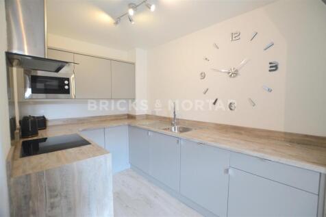 12 Wolseley Gardens Kitchen.jpg