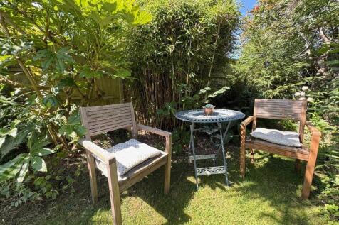 Seating Area Gard...