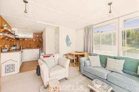 Lounge Area (Open Plan)