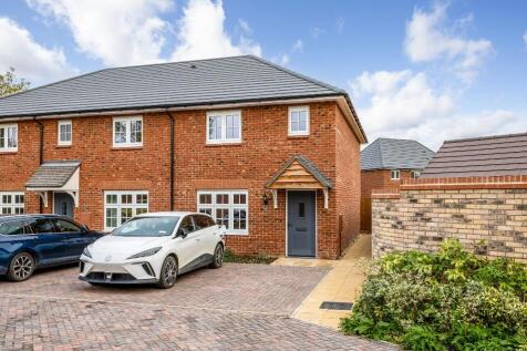 Giles Close, Pilgrims Chase, Harlington, Dunstable. 3 bedroom terraced house for sale