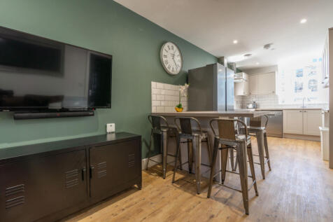 Flat 1, 123 Walter Road Living room 2