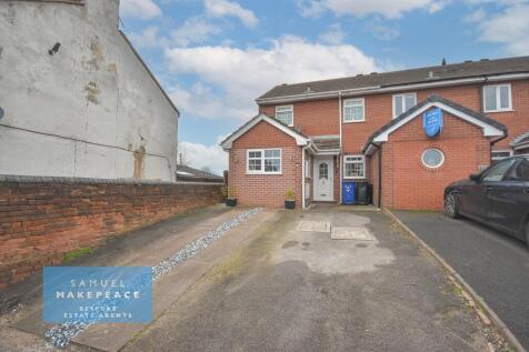 Three Bedroom End Town House Property with Stunni