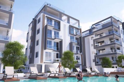 Apartments &amp; Pool