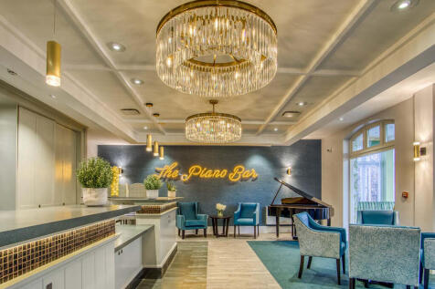 Piano Lounge 