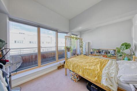 Bedroom 1.jpg